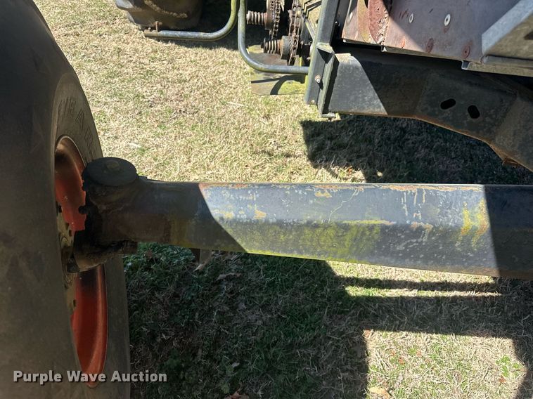 image for item EK0514 1982 Gleaner L2 combine