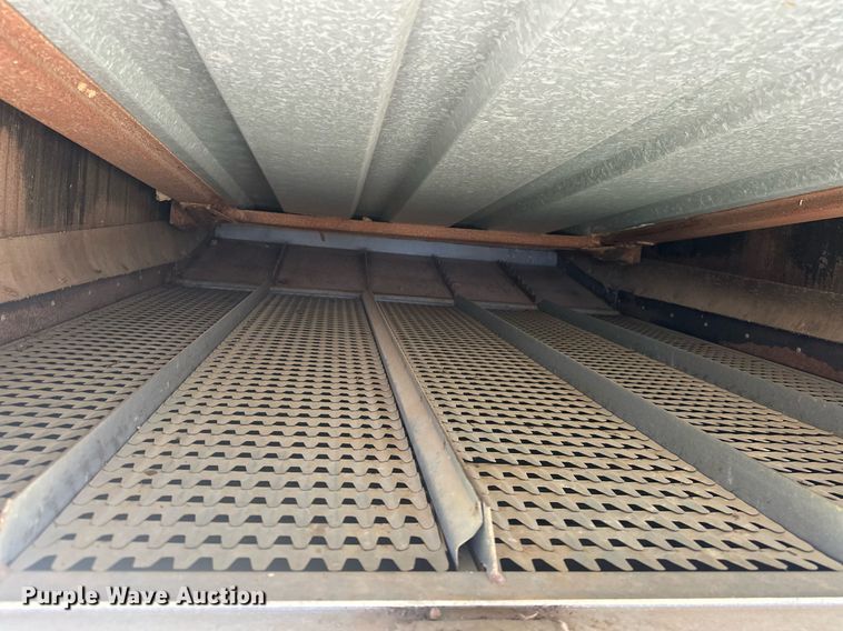 image for item EK0514 1982 Gleaner L2 combine