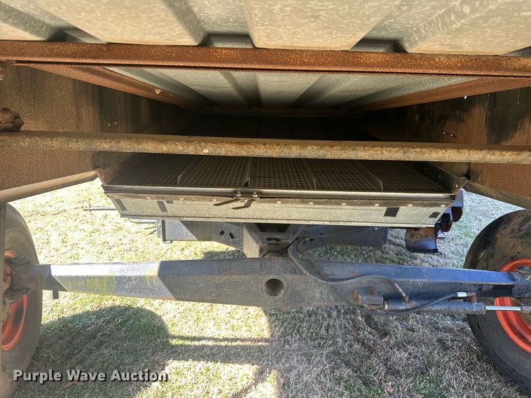 image for item EK0514 1982 Gleaner L2 combine