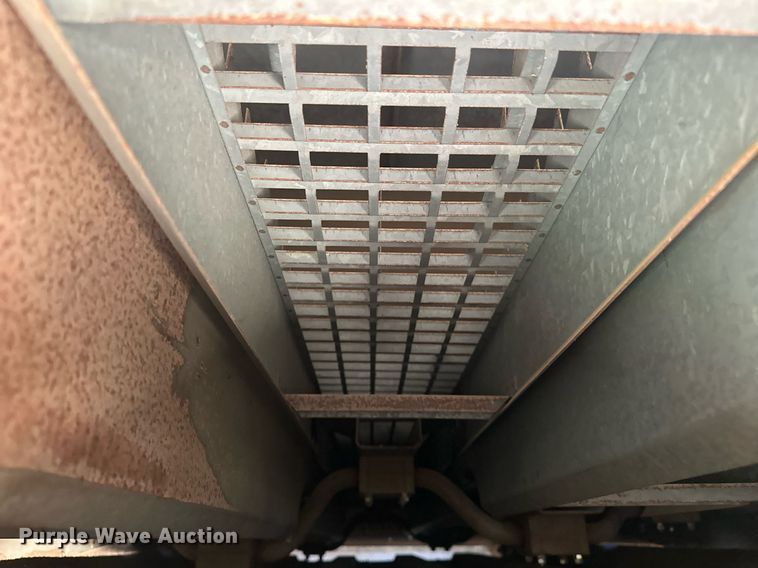 image for item EK0514 1982 Gleaner L2 combine