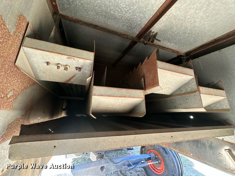 image for item EK0514 1982 Gleaner L2 combine