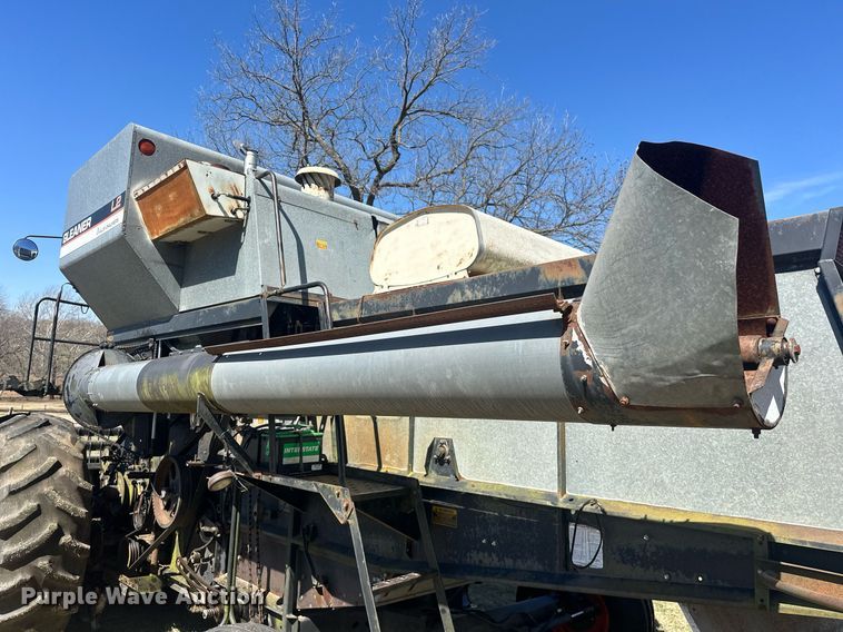 image for item EK0514 1982 Gleaner L2 combine