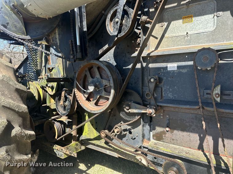 image for item EK0514 1982 Gleaner L2 combine