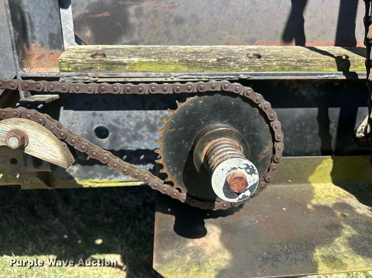 image for item EK0514 1982 Gleaner L2 combine