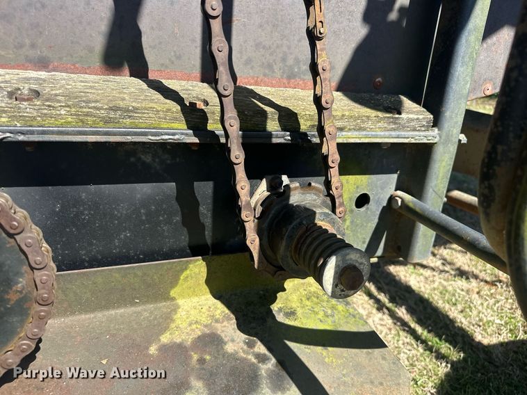 image for item EK0514 1982 Gleaner L2 combine