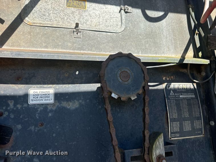 image for item EK0514 1982 Gleaner L2 combine