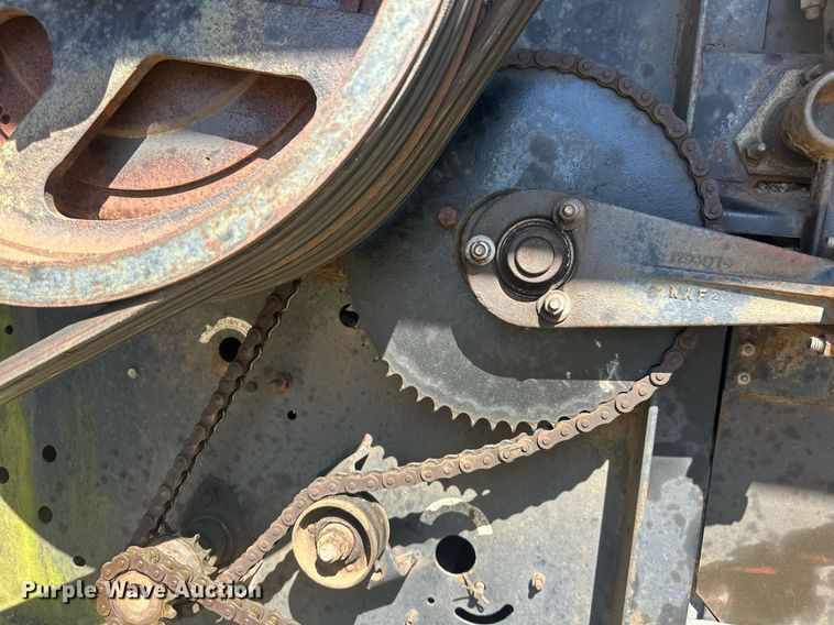 image for item EK0514 1982 Gleaner L2 combine