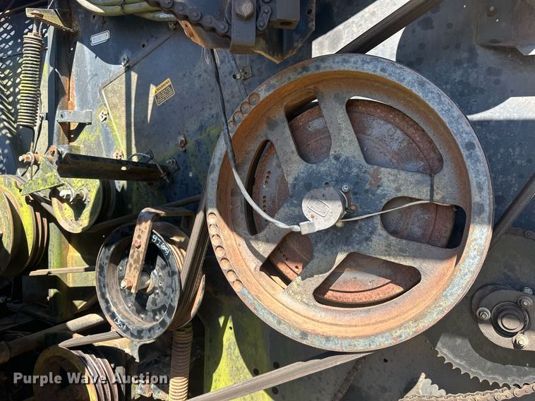 image for item EK0514 1982 Gleaner L2 combine