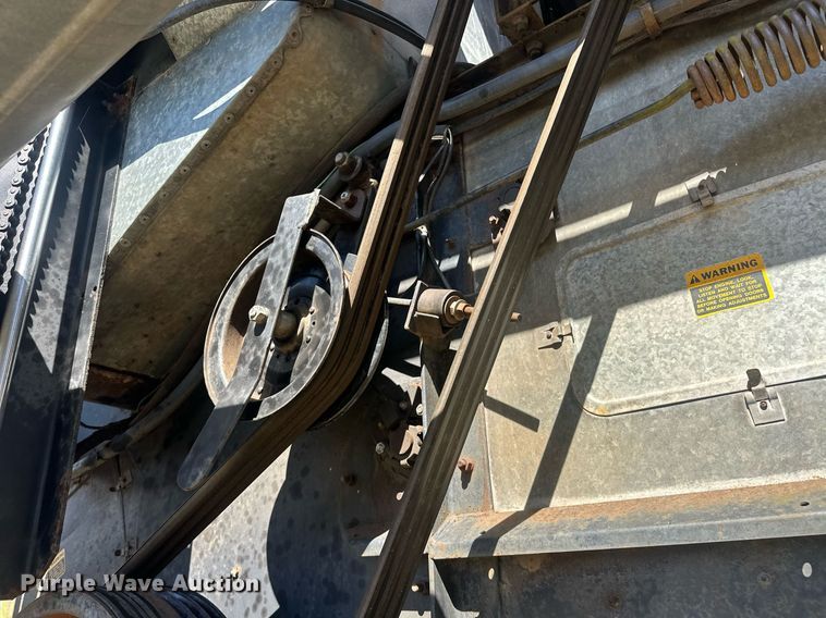 image for item EK0514 1982 Gleaner L2 combine