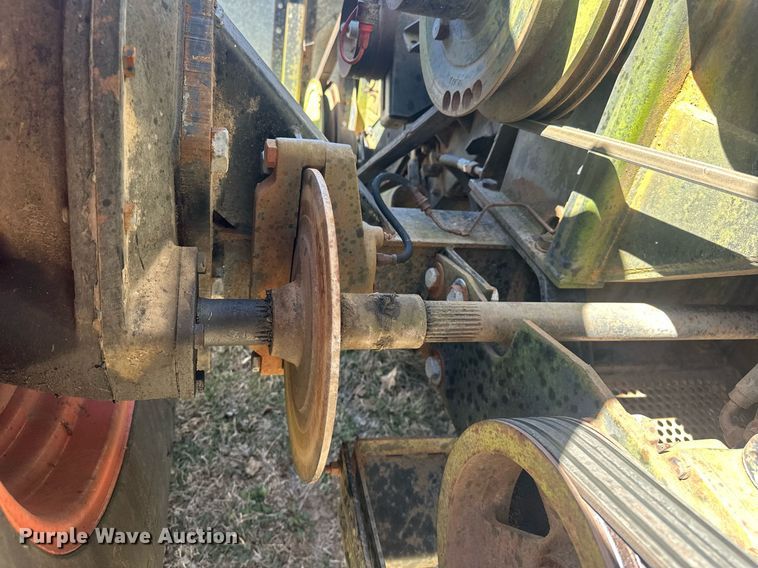 image for item EK0514 1982 Gleaner L2 combine