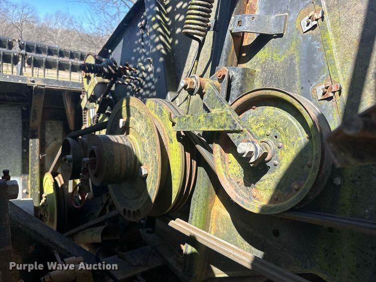 image for item EK0514 1982 Gleaner L2 combine