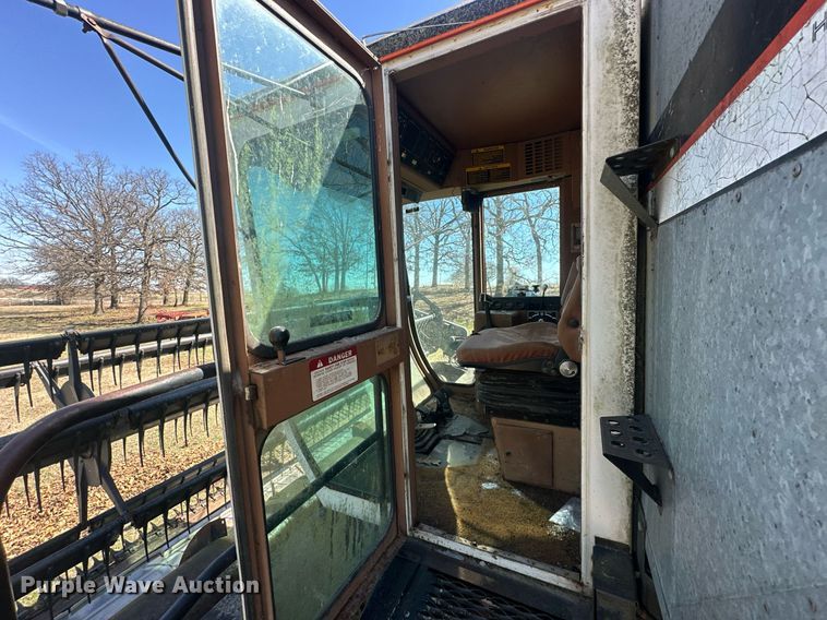 image for item EK0514 1982 Gleaner L2 combine