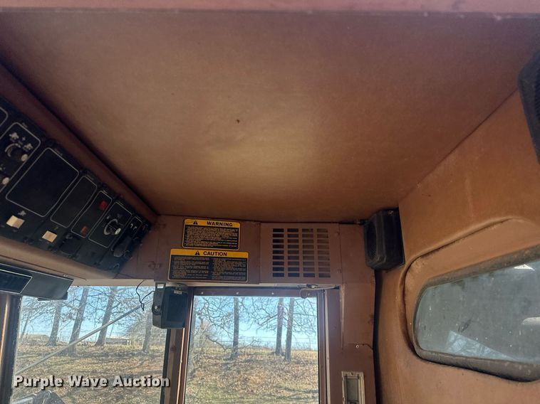 image for item EK0514 1982 Gleaner L2 combine