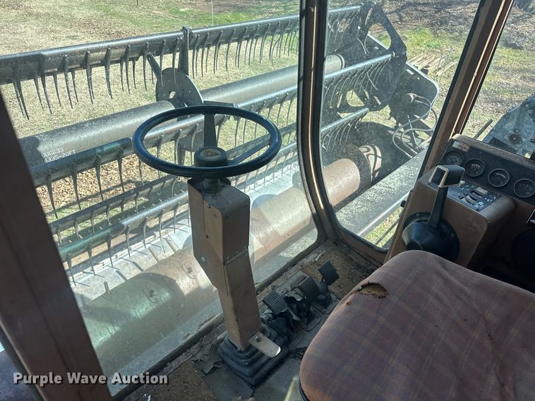 image for item EK0514 1982 Gleaner L2 combine