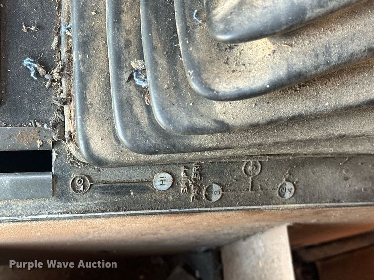 image for item EK0514 1982 Gleaner L2 combine