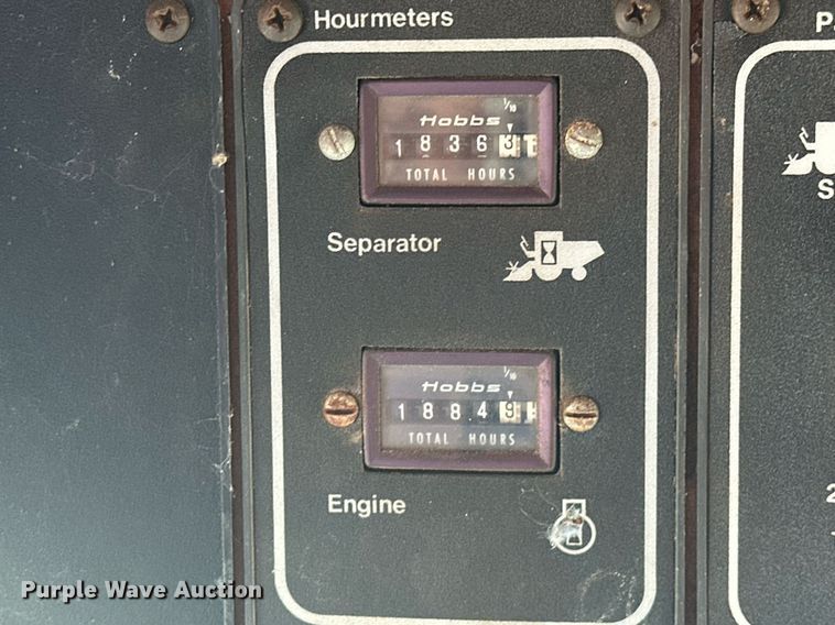 image for item EK0514 1982 Gleaner L2 combine