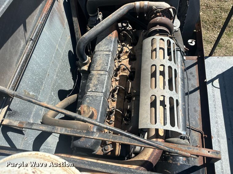 image for item EK0514 1982 Gleaner L2 combine