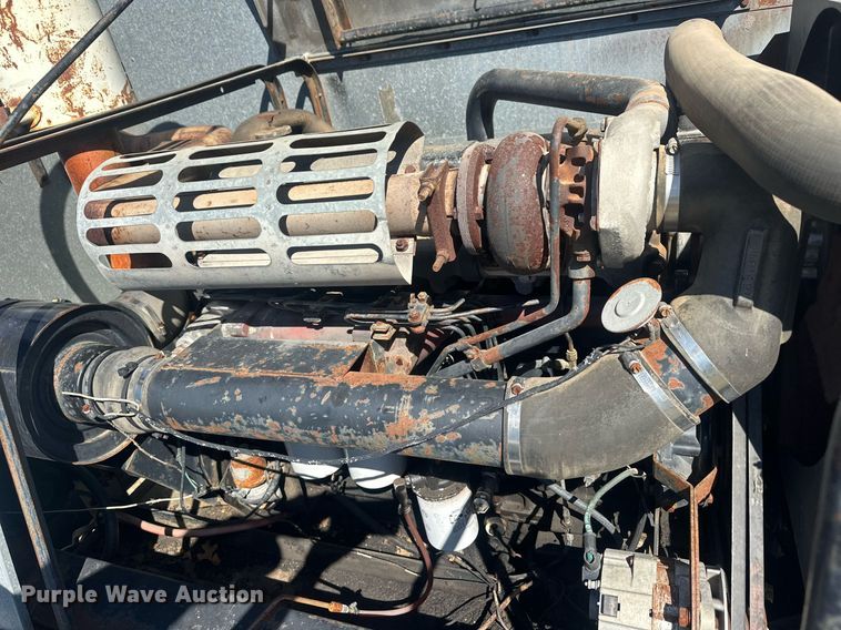 image for item EK0514 1982 Gleaner L2 combine