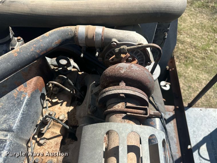 image for item EK0514 1982 Gleaner L2 combine