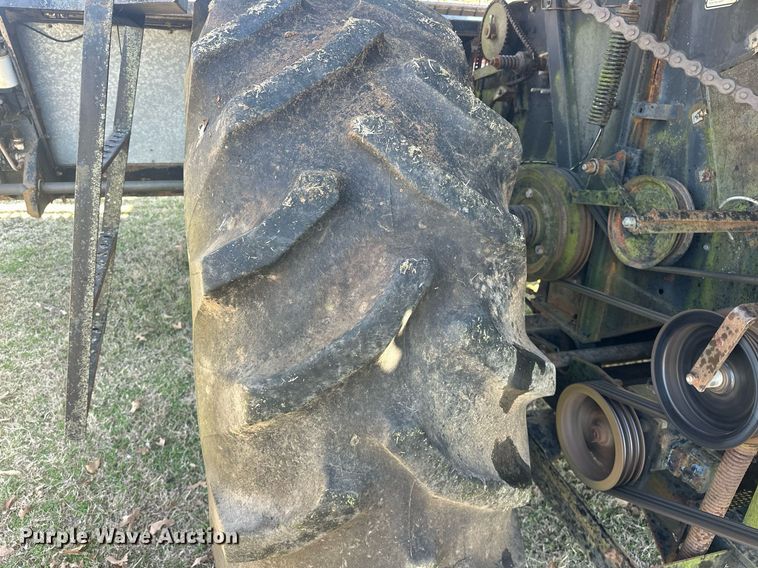 image for item EK0514 1982 Gleaner L2 combine