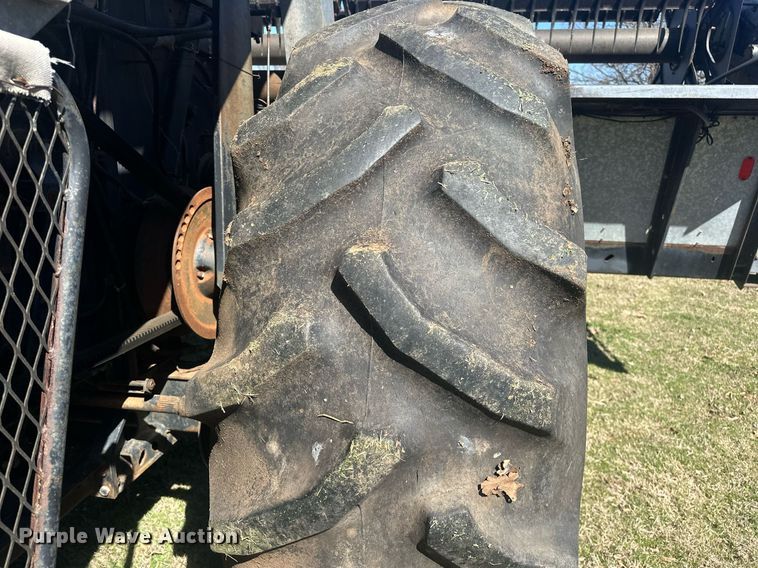 image for item EK0514 1982 Gleaner L2 combine