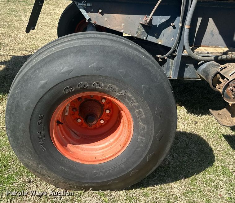 image for item EK0514 1982 Gleaner L2 combine