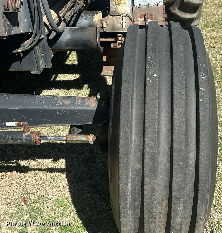 image for item EK0514 1982 Gleaner L2 combine