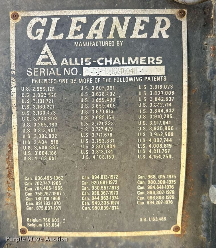 image for item EK0514 1982 Gleaner L2 combine