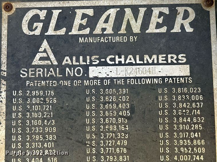 image for item EK0514 1982 Gleaner L2 combine