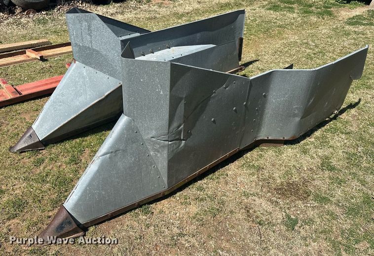 image for item EK0514 1982 Gleaner L2 combine