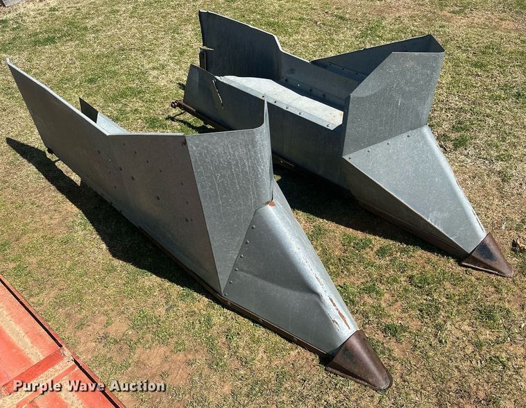 image for item EK0514 1982 Gleaner L2 combine