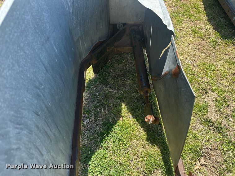 image for item EK0514 1982 Gleaner L2 combine