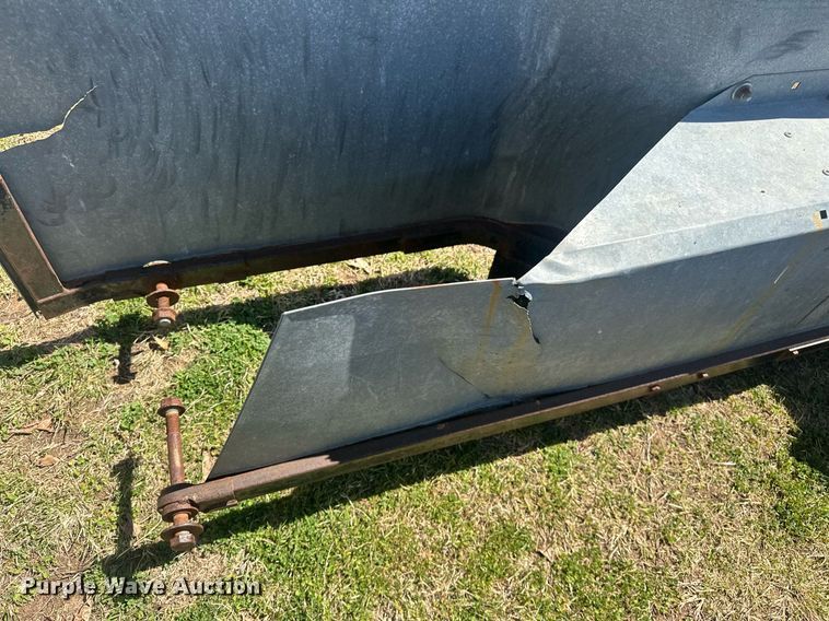 image for item EK0514 1982 Gleaner L2 combine