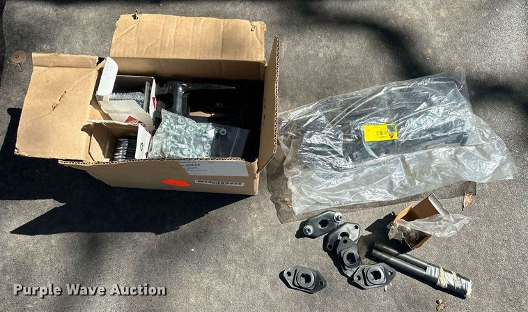 image for item EK0514 1982 Gleaner L2 combine