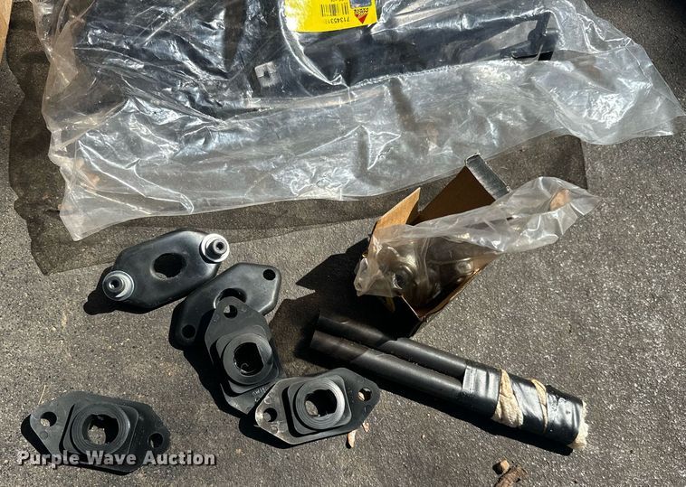 image for item EK0514 1982 Gleaner L2 combine