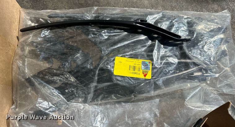 image for item EK0514 1982 Gleaner L2 combine