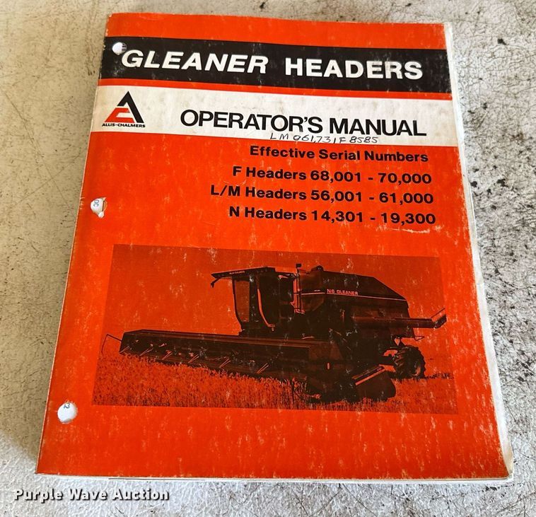 image for item EK0514 1982 Gleaner L2 combine