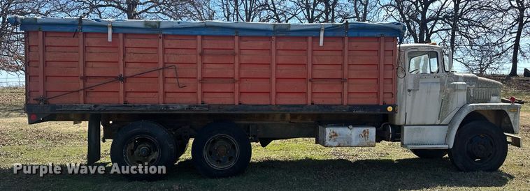 image for item EK0518 1973 Dodge C600 grain truck