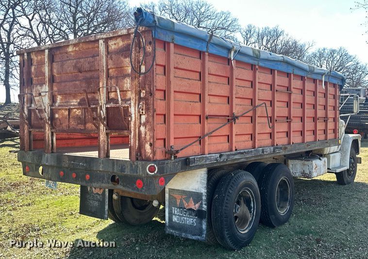 image for item EK0518 1973 Dodge C600 grain truck