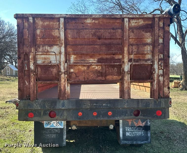 image for item EK0518 1973 Dodge C600 grain truck