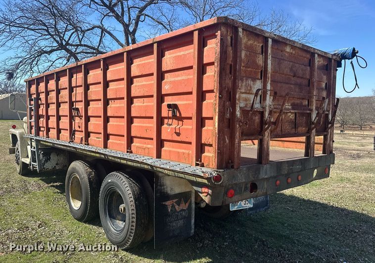 image for item EK0518 1973 Dodge C600 grain truck