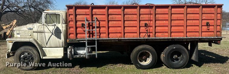 image for item EK0518 1973 Dodge C600 grain truck