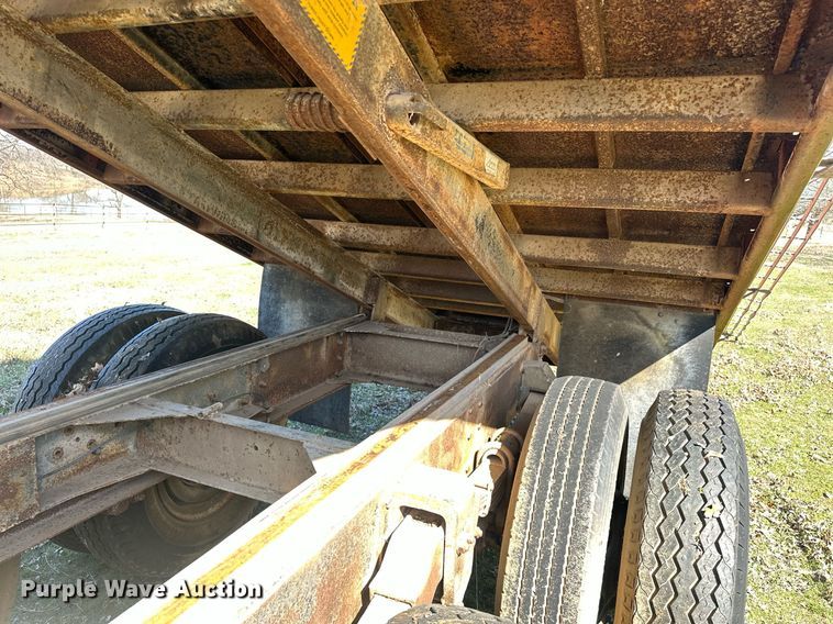 image for item EK0518 1973 Dodge C600 grain truck