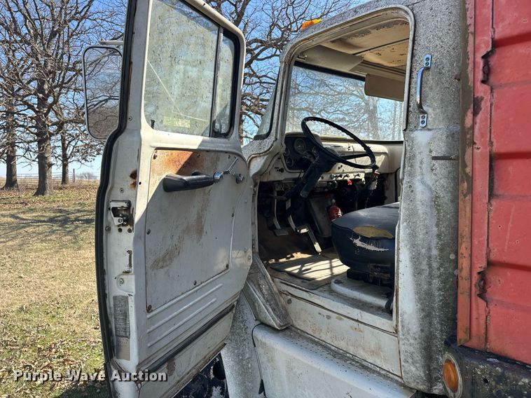 image for item EK0518 1973 Dodge C600 grain truck