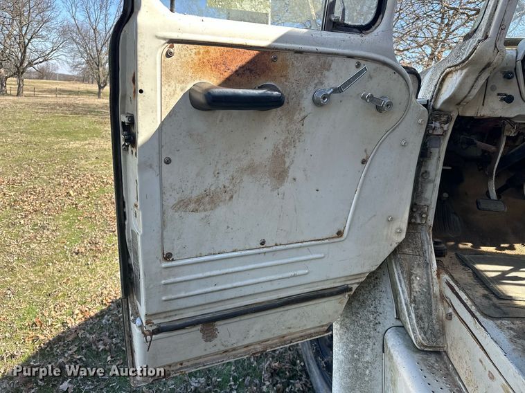 image for item EK0518 1973 Dodge C600 grain truck