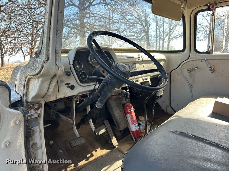 image for item EK0518 1973 Dodge C600 grain truck