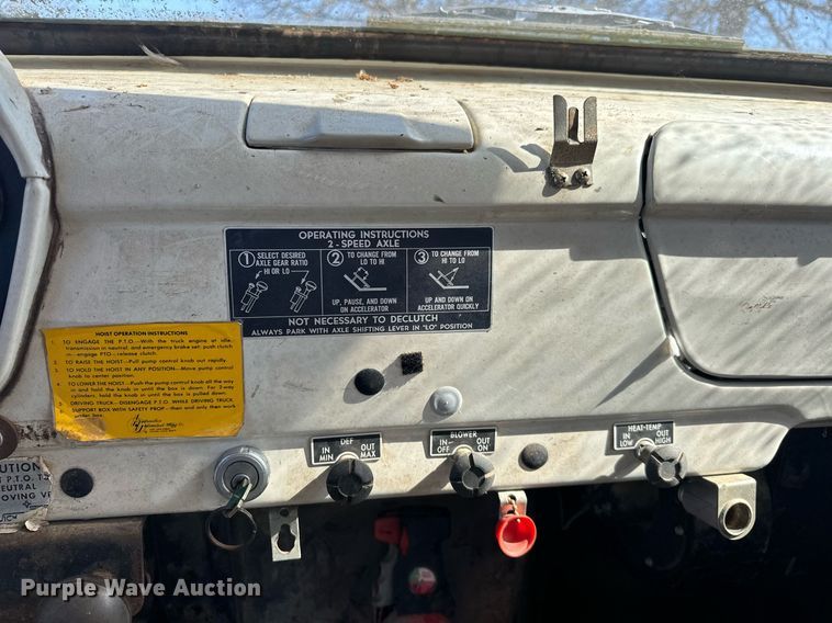 image for item EK0518 1973 Dodge C600 grain truck