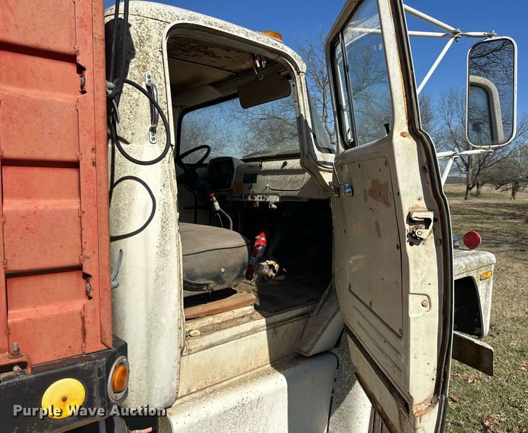 image for item EK0518 1973 Dodge C600 grain truck