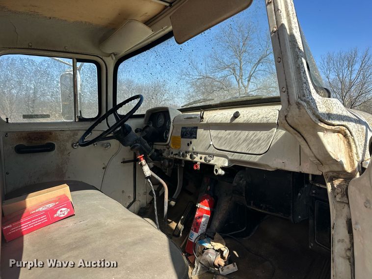 image for item EK0518 1973 Dodge C600 grain truck