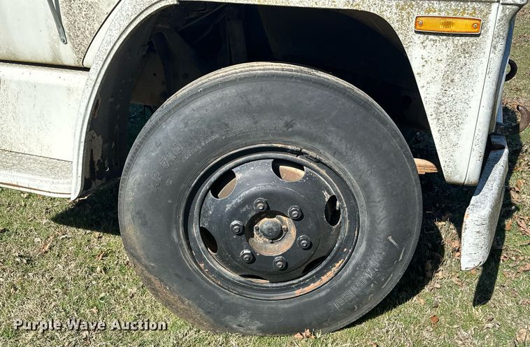 image for item EK0518 1973 Dodge C600 grain truck